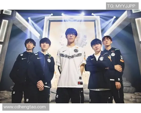 DOTA2战术解析：深入剖析FPX团队的包夹策略与执行技巧